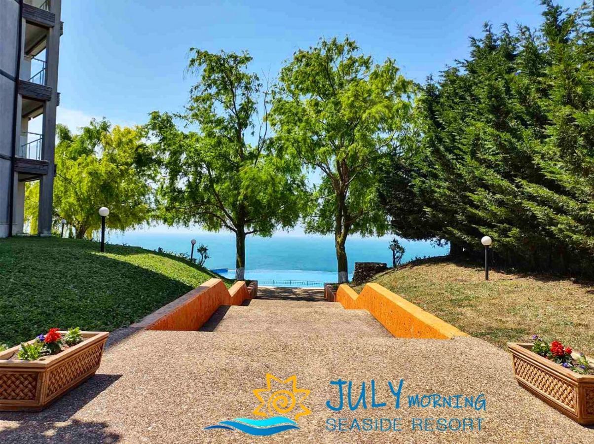 July Morning Seaside Resort Kavarna Bagian luar foto