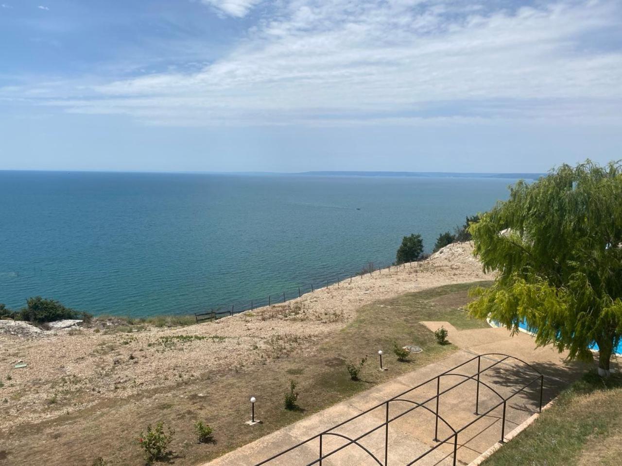 July Morning Seaside Resort Kavarna Bagian luar foto