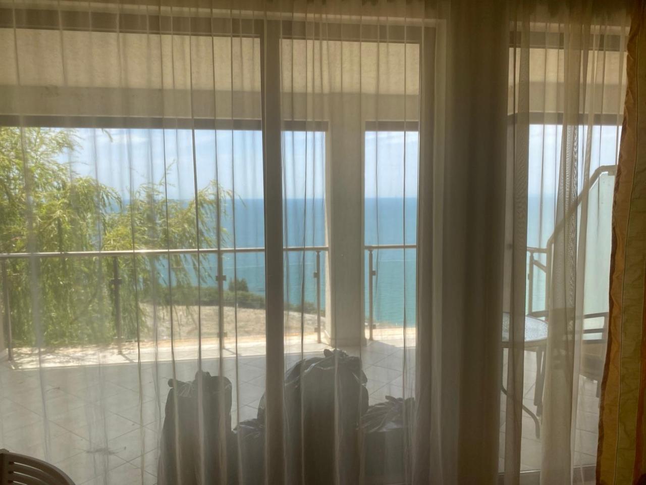 July Morning Seaside Resort Kavarna Bagian luar foto
