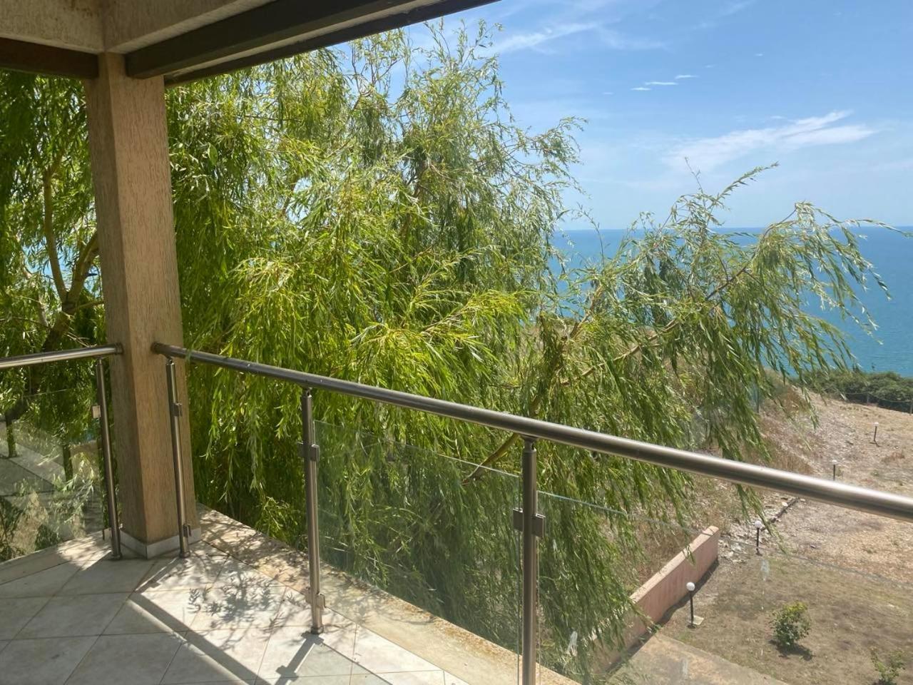 July Morning Seaside Resort Kavarna Bagian luar foto