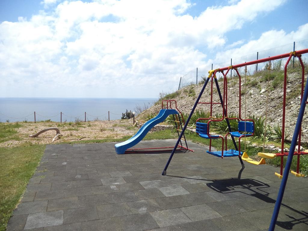 July Morning Seaside Resort Kavarna Bagian luar foto