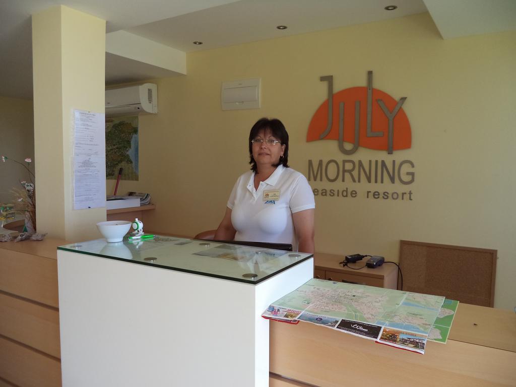 July Morning Seaside Resort Kavarna Bagian luar foto